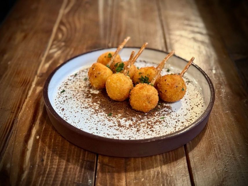 Фото позиции «Сырные шарики с халапеньо»