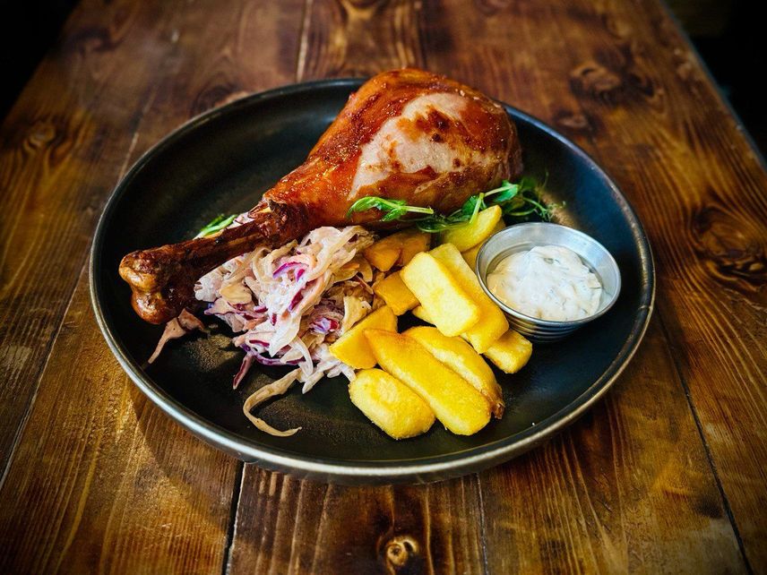 Фото позиции «Запечённая голень индейки»