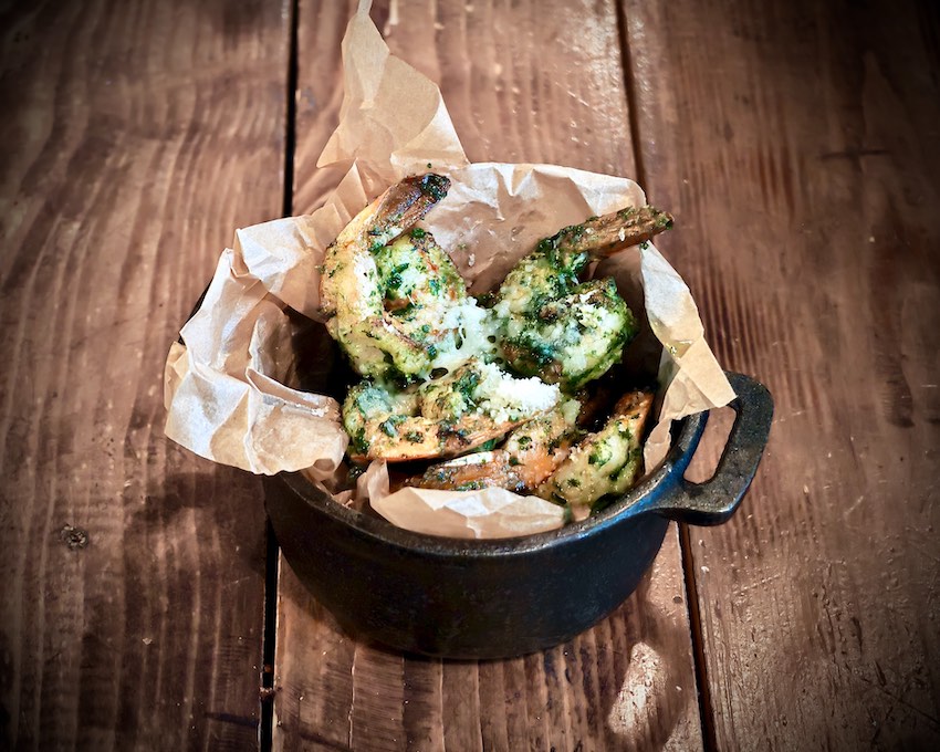 Фото позиции «Креветки в песто из петрушки и пармезаном»